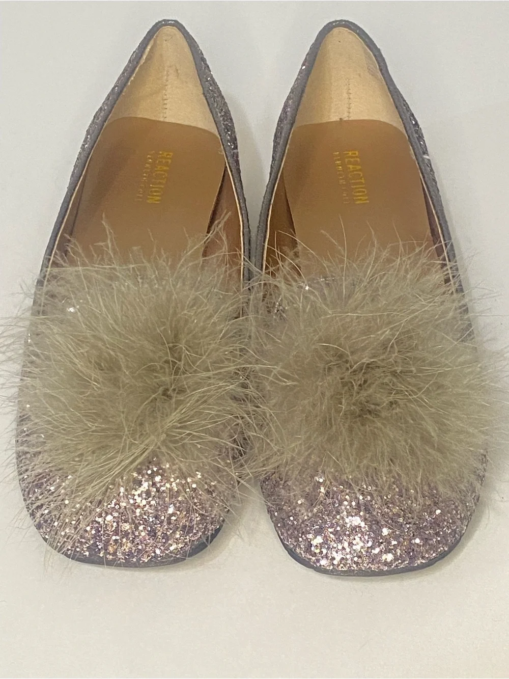 Kenneth Cole Reaction Gen-ie Bottle Size 10 Glitter Pom Pom Feather Flats